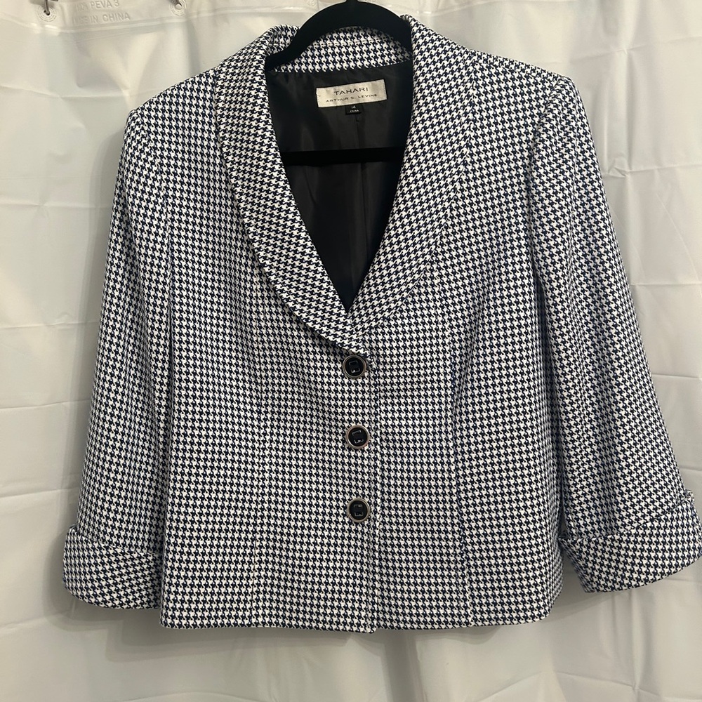 St. John Black and White Houndstooth Blazer